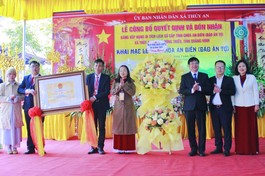 Lãnh đạo chính quyền TX.Đông Triều trao Bằng xếp hạng di tích lịch sử cấp tỉnh đến chùa An Biên (Báo Ân tự)