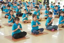 Nghệ An: Hơn 500 giáo viên, học sinh về chùa Chí Linh lễ Phật, sinh hoạt ngoại khóa