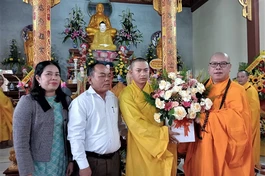 Tặng hoa chúc mừng Đại đức Thích Tịnh Thọ