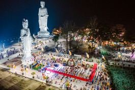 Đêm hoa đăng tại chùa Phù Sơn nhân khánh đản Bồ-tát Quán Thế Âm