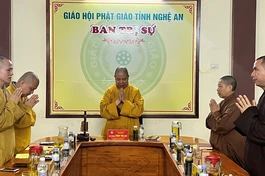 Niệm Phật cầu gia hộ trước khi tiến hành phiên họp