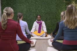 Khóa thiền dành cho nhân viên y tế tại New York