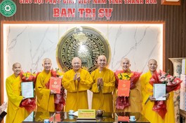 Ban Trị sự GHPGVN tỉnh Thanh Hóa tặng hoa chúc mừng tân trụ trì chùa Thạch Tuyền (xã Nga Thạch, H.Nga Sơn) và chùa Thạch Khê (xã Đông Khê, H.Đông Sơn)