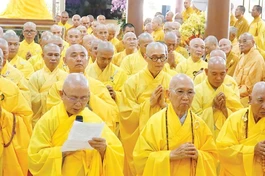 Hòa thượng Thích Hoằng Tri dâng lời khải bạch tại Lễ tưởng niệm 10 năm Đại lão Hòa thượng Thích Trí Tịnh viên tịch