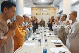 Niệm Phật cầu gia hộ trước khi bắt đầu phiên họp