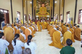 Khóa lễ cầu siêu cho các nạn nhân tử vong vì tai nạn giao thông tại chánh điện chùa Bửu Hưng