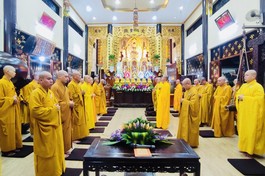 Chư Tăng Q.Tân Bình tham dự lễ Bố-tát tại chùa Giác Tánh vào sáng nay, 23-4