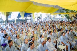 Hơn 500 Phật tử tham dự Khóa tu An lạc lần thứ 11 “Hương sen đầu hạ”