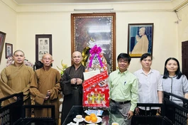 Đoàn Ban Tôn giáo TP.HCM thăm, tặng quà chúc mừng Đại lễ Phật đản Phật lịch 2568 đến Ban Trị sự GHPGVN Q.Phú Nhuận