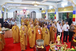 Chư Tăng Ni, đại biểu, Phật tử tham dự Đại lễ Phật đản Phật lịch 2568 tại chùa Dược Sư (Q.Bình Thạnh, TP.HCM)