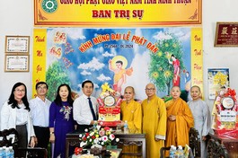 Đoàn lãnh đạo Tỉnh ủy - HĐND - UBND - Ủy ban MTTQVN tỉnh Ninh Thuận chúc mừng Phật đản tại Văn phòng Ban Trị sự - chùa Sùng Ân