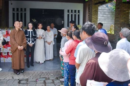 Thượng tọa Thích Trí Chơn phát biểu tại buổi trao quà từ thiện