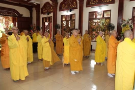 Bình Thuận: Lễ Bố-tát, tụng giới của chư Tăng, Ni TX.La Gi