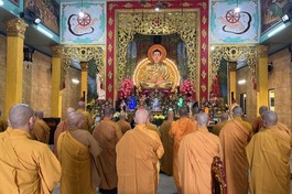 Lễ Bố-tát của chư Tăng tại trường hạ chùa Tuyền Lâm