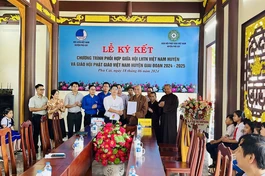 Trao bản ký kết phối hợp hoạt động giữa Ban Trị sự GHPGVN H.Phù Cát và Hội Liên hiệp Thanh niên huyện