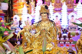 Tôn tượng Quán Âm tự tại tại chùa Đại Giác (Q.Phú Nhuận, TP.HCM)