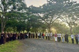 Người trẻ quay về với chính mình trong quá trình kiến tạo bình an tại Làng Mai