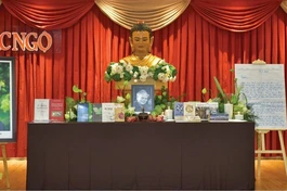 Lễ tưởng niệm Giáo sư Cao Huy Thuần tại trụ sở Báo Giác Ngộ - Ảnh: Quảng Đạo