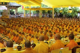 Hơn 1.000 Tăng Ni dự Pháp hội trai Tăng cúng dường nhân mùa Vu lan - Báo hiếu do Ban Trị sự GHPGVN tỉnh Thừa Thiên Huế tổ chức