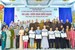 Lưu niệm tại buổi trao giải cuộc thi