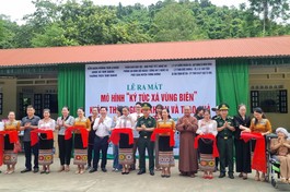 Cắt băng khánh thành mắt mô hình “Ký túc xá vùng biên” tại xã Tam Quang (H.Tương Dương, Nghệ An)