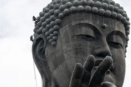 Tượng Phật Ushiku bằng đồng ở thành phố cùng tên phía Đông Bắc thủ đô Tokyo - Ảnh: AFP