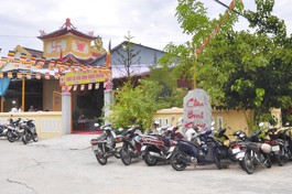 Chùa Bình Khương tọa lạc tại thôn Bình Khương, xã Bình Giang, H.Thăng Bình, Quảng Nam hiện đã xuống cấp, không đáp ứng nhu cầu sinh hoạt tu học của chư Ni, tín đồ Phật tử