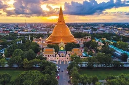 Phra Prathom Chedi hay Prathama Cetiya ở Nakon Pathom, nơi Thera Soṇaka và Thera Uttara đến từ Ấn Độ cổ đại