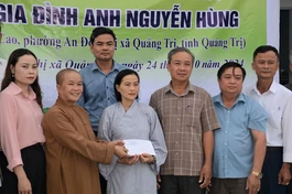 Ban Trị sự GHPGVN thị xã Quảng Trị trao nhà tình thương