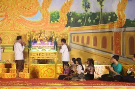 Nghi thức cúng dường truyền thống của đồng bào dân tộc Khmer 