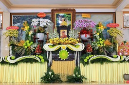 Giác linh đài Trưởng lão Hòa thượng Thích Giác Hà 