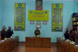 Chư tôn đức niệm Phật cầu gia bị trước khi tiến hành phiên họp