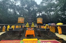 Chư Tăng Ni hữu nhiễu bảo tháp Tổ sư Liễu Quán 