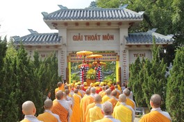 Cung thỉnh kim quan Trưởng lão Hòa thượng Thích Quán Hạnh nhập bảo tháp