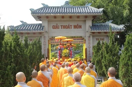 Cung thỉnh kim quan Trưởng lão Hòa thượng Thích Quán Hạnh nhập bảo tháp