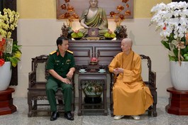 Đức Pháp chủ GHPGVN với Phó Chủ nhiệm Chính trị Bộ Tư lệnh TP.HCM Nguyễn Văn Trung