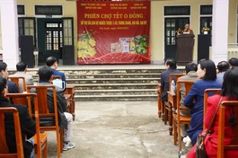 Thượng tọa Thích Huệ Nhẫn phát biểu khai mạc phiên chợ Tết 0 đồng