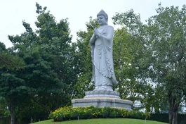 Tôn tượng Đức Phật A Di Đà tại chùa Huê Nghiêm - Ảnh: Bảo Toàn/BGN