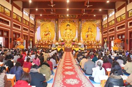 Pháp hội Dược Sư cầu an đầu năm tại chùa Diệc (TP.Vinh, Nghệ An) 