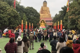 Đông đảo người dân, Phật tử đến chùa Khai Nguyên lễ Phật, du xuân