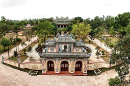 Tổ đình Sắc tứ Tịnh Quang mang nét cổ kính, trang nghiêm tọa lạc ở vùng đất Quảng Trị đầy nắng gió