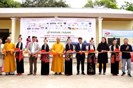 Cắt băng khánh thành điểm trường Hồng Hin thuộc Trường Tiểu học Mường Chùm