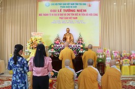 Dâng hương tưởng niệm Đức Thánh Tổ Ni Đại Ái Đạo Kiều Đàm Di và chư tôn đức Ni tiền bối hữu công