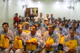 150 bệnh nhân nghèo được mổ mắt miễn phí và nhận quà từ chương trình thiện nguyện