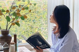 Trúc Ngọc tận dụng thời gian nạp những kiến thức bổ ích trong các chuyến công tác của mình 