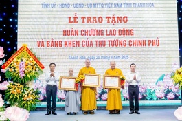 Trao Bằng khen của Thủ tướng Chính phủ đến chư tôn đức Tăng Ni