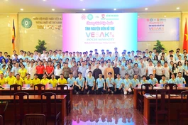 Tình nguyện viên được chọn tháp tùng các đoàn đại biểu VIP trong nước và quốc tế tham gia tập huấn - Ảnh: Công Minh