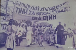 Ni trưởng Huỳnh Liên tham gia xuống đường đấu tranh - Ảnh: Quảng Đạo/BGN