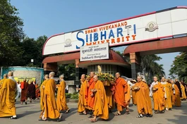 Cung rước tôn tượng kim thân Đức Phật sơ sinh