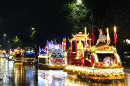 [Ảnh] Phật giáo TP.Hà Nội diễu hành xe hoa, lan tỏa ánh sáng Chánh pháp giữa đời thường